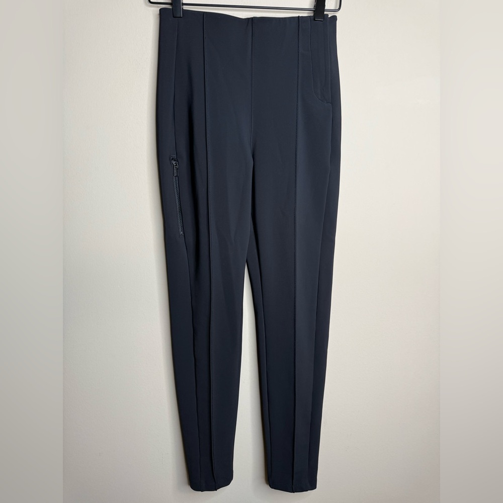 Athleta black tapered leg pant size 4